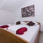 Jadran Ciovo Gostinjska kuća 3*