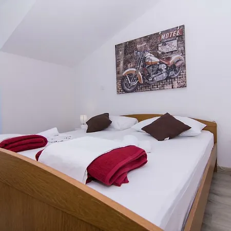 Jadran Ciovo 招待所 3*