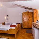Гостьовий будинок Jadran Ciovo 3*