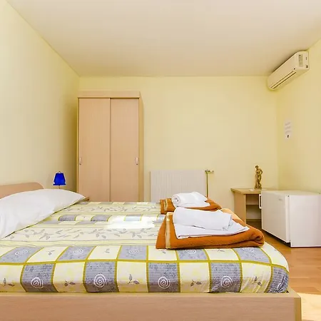 Jadran Ciovo 3* トロギール